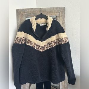 BKE Women’s Sherpa 1/4 Zip Pullover - Leopard Print